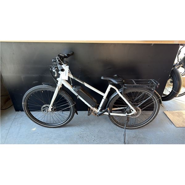 RAD POWER BIKES RADMISSION SINGLE-SPEED MID-STEP COMMUTER ELECTRIC BIKE WHITE GREY FINISH