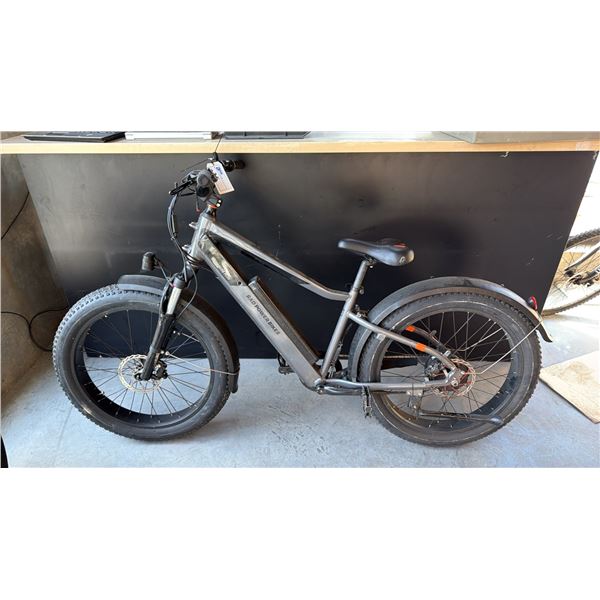 RAD POWER BIKES RADROVER PLUS 7-SPEED FRONT SUSPENSION OFF-ROAD FAT TIRE COMMUTER E-BIKE