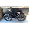 Image 1 : BLACK ET CYCLE T720 7-SPEED FRONT SUSPENSION FAT TIRE E-BIKE - NO CHARGER/KEY/BATTERY