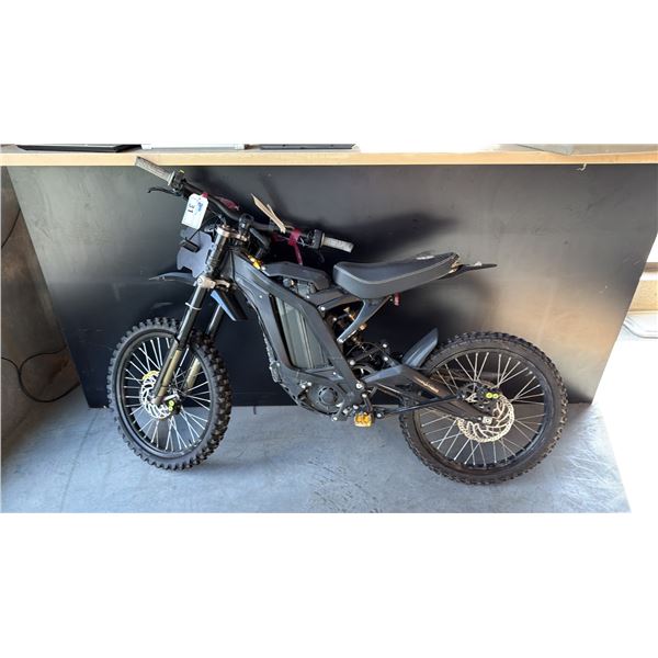 BLACK ARMADA COMMANDER SPORT-STYLE HEAVY-FRAME HIGH-OUTPUT ELECTRIC MOTORBIKE