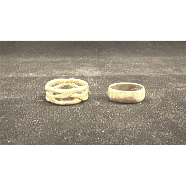 TWO SILVER RINGS (12.8G)