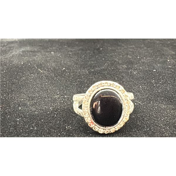 SILVER LADIES RING SET WITH ONYX & WHITE STONES (4.7G)