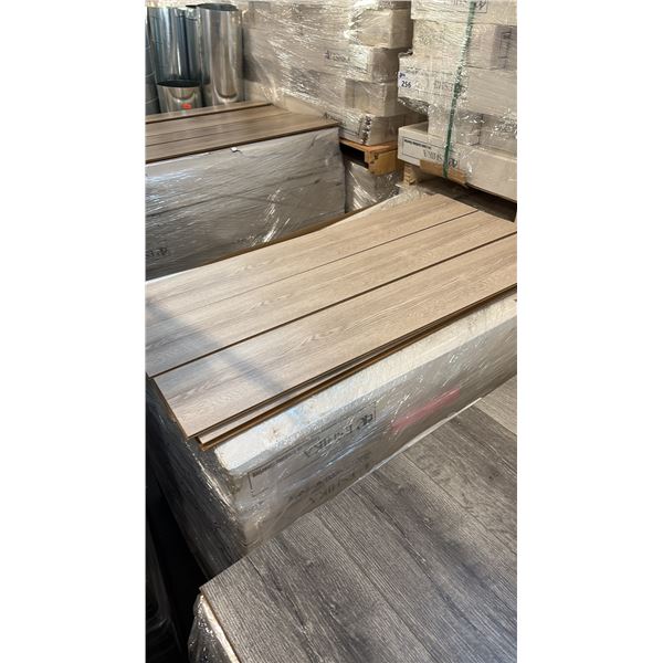 694.98 SQFT OF LAMINATE FLOORING 27 BOXES CLASSIC NATURAL GREIGE OAK MDL:HJ9802 10/BX 25.74 SQFT