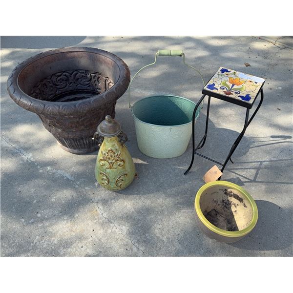 Outdoor Planters, Ceramic Vase, Tile Top Stand