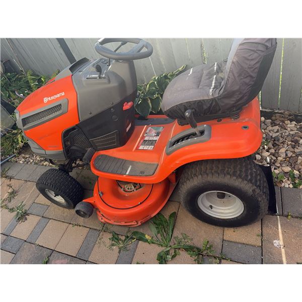 Husqvarna YTH2042 Riding Lawn Mower