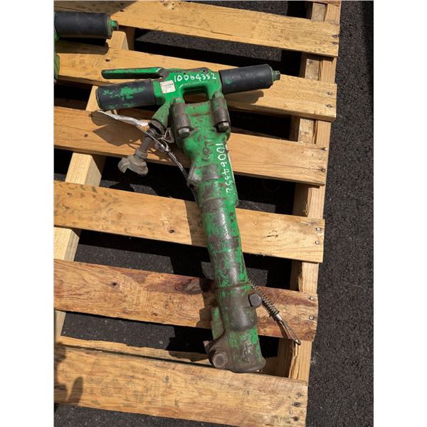 (10064352) 2018 APT Model M17 35-lb Air Hammer