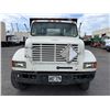 Image 28 : 1998 International 4900 Flatbed Truck (252"L), 211268 Miles, Lic. 442TTV (Starts & Runs)