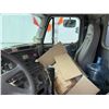 Image 15 : 2004 Freightliner Truck Tractor, Lic. 493MDH (For Parts - Needs New Engine)