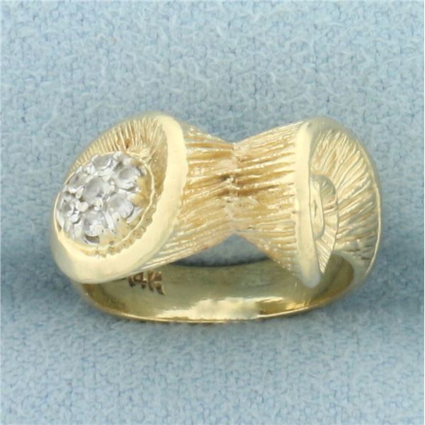 Seashell Scroll Design Pinky Ring in 14k Yellow Gold
