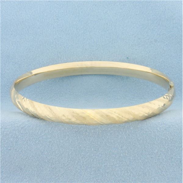 Hinged Textured Striped Bangle Bracelet in 14k Yellow Gold