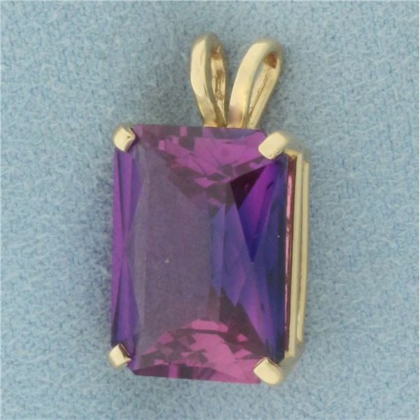 Purple Sapphire Solitaire Pendant in 14K Yellow Gold
