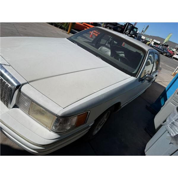 LINC TOWN CAR 1993 T-DON-TMU