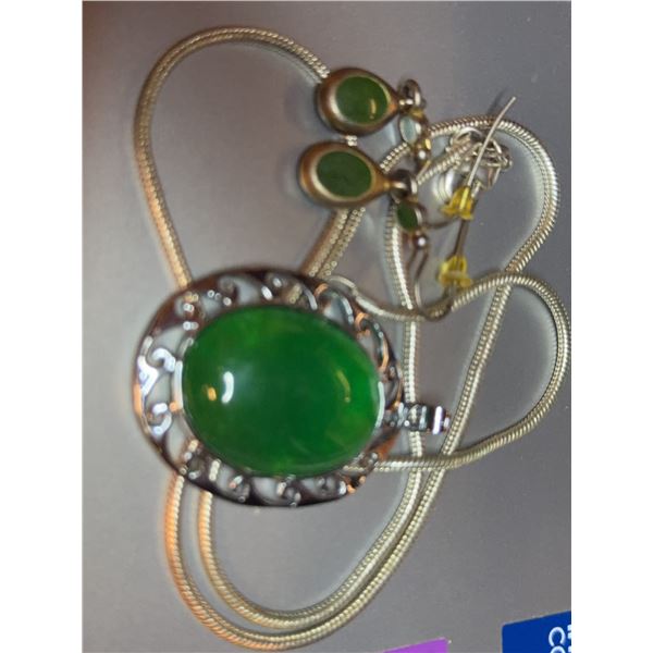 11.8g 925 Silver Necklace with Green Stone Pendant, 18K Gold Plated, Includes Earrings
