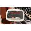 Image 2 : GLOBAL INDUSTRIAL 318503 HEAVY DUTY DIGITAL PHYSICIAN SCALE WITH INTEGRATED MECHANICAL HEIGHT ROD &