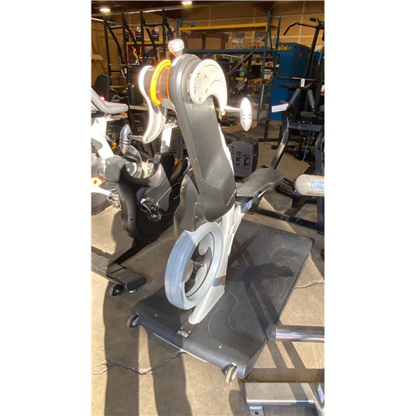 MATRIX JOHNNY G SEATED KRANK CYCLE COMMERCIAL EXERCISE ERGOMETER