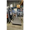 Image 2 : LIFE FITNESS COMMERCIAL STANDING SQUAT MACHINE