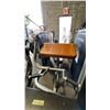 Image 3 : LIFE FITNESS COMMERCIAL SEATED BICEPS CURL MACHINE