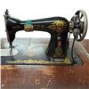 Image 5 : 1914 Singer Model 115 Treadle Sewing Machine in Six-Drawer Cabinet