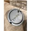 Image 4 : Lot Of 2 Round Louvered Outdoor Bulkhead Light Fixture