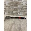 Image 2 : Lot Of 2 Gardening Tools - 9 Tooth Hand Rake & 3 Pronged Hand Cultivator