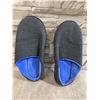 Image 1 : Gray Slide On Slippers - Size 38/39