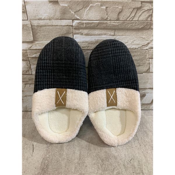 Black & White Slide On Slippers - Size 40/41