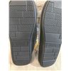 Image 2 : Gray Fuzz Slippers - Men's US 9
