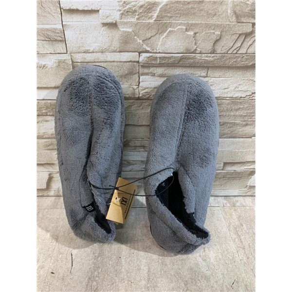 Gray Fuzz Slippers - Men's US 9