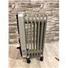 Image 8 : White Metal Heater