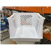 Image 3 : 4 White Plastic Stackable Storage Bins