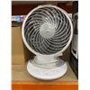 Image 2 : WOOZOO White Oscillating Table Fan Remote