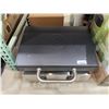Image 2 : Blackstone 2-Burner Tabletop Gas Griddle