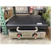 Image 3 : Blackstone 2-Burner Tabletop Gas Griddle