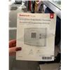 Image 2 : Honeywell Non-Programmable Thermostat RTH111B