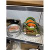 Image 2 : Handi-foil Pans, 8pc Plastic Bowl Set, 3 Roasters