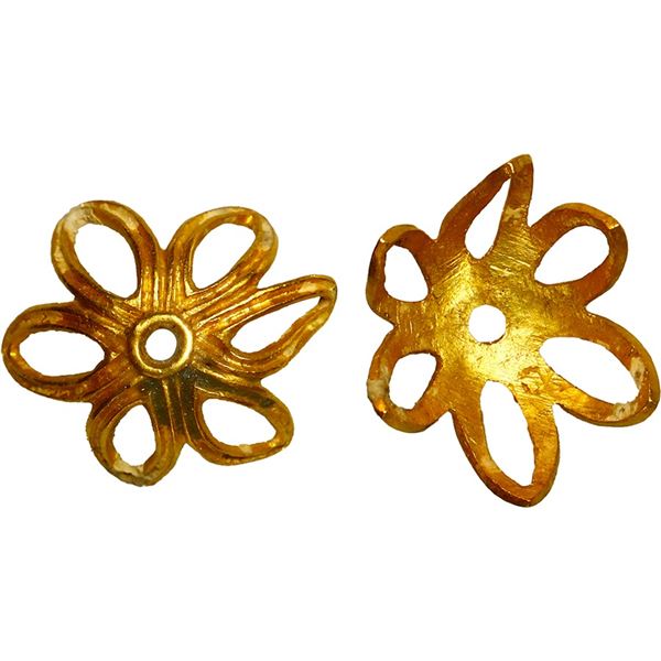 Gold florette from a rosary bead, ex-Santa Margarita (1622).