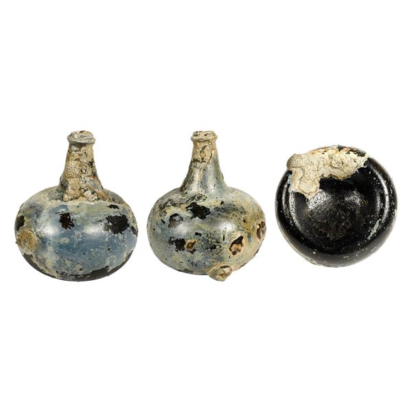 Intact glass "onion" bottle, ex-pirate ship Golden Fleece (1686).