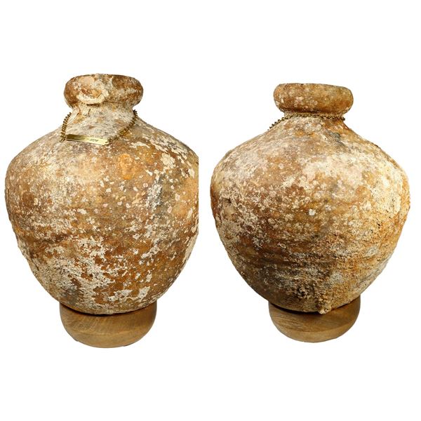 Lightly encrusted earthenware "olive" jar with wooden stand, ex-Tolosa (1724).