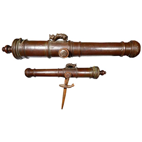 Small bronze swivel-cannon with yoke, probably from the Dutch East Indies, 1700s.