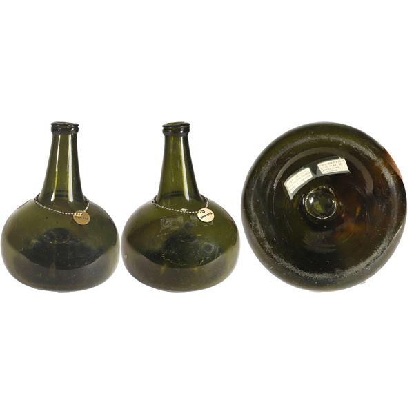 Green glass onion bottle from the Suriname River (1700s-1800s).