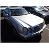 Image 2 : 2001 Mercedes-Benz CLK320