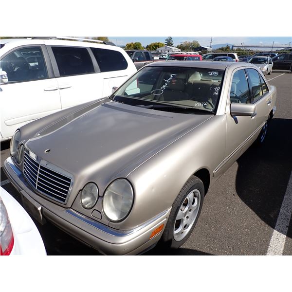 1999 Mercedes-Benz E320