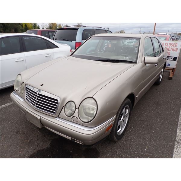 1999 Mercedes-Benz E320