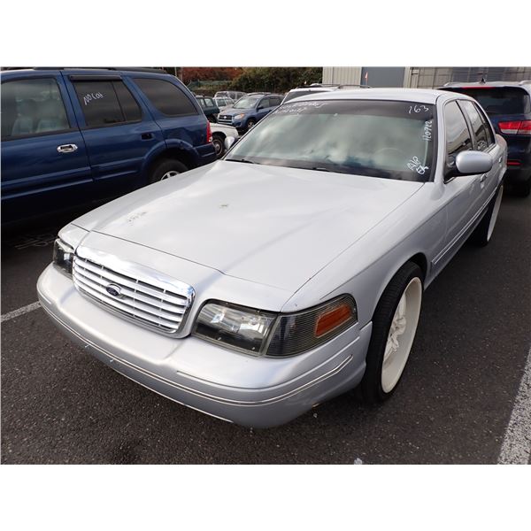 2000 Ford Crown Victoria