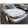 Image 2 : 2000 Ford Crown Victoria