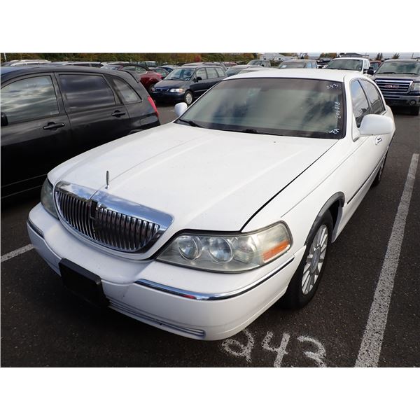 2003 Lincoln Town Car
