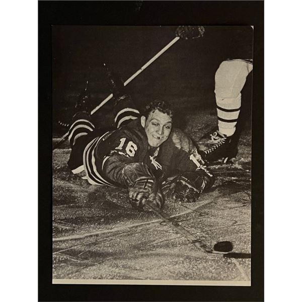 NHL Hall of Famer Chicago Black Hawks Bobby Hull Photo