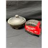 Image 2 : Late Qing Dynasty Scholar's Desktop Footed Incense Pot w/ Lid & Maker's Mark 5" Dia, 3.5"H