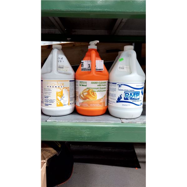 LOT DE 4 PRODUITS NETTOYANTS ASSORTIS