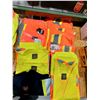 Image 1 : LOT DE 13 VÊTEMENTS HAUTE VISIBILITÉ ASSORTIS, 4 VESTES ET 9 CHANDAILS